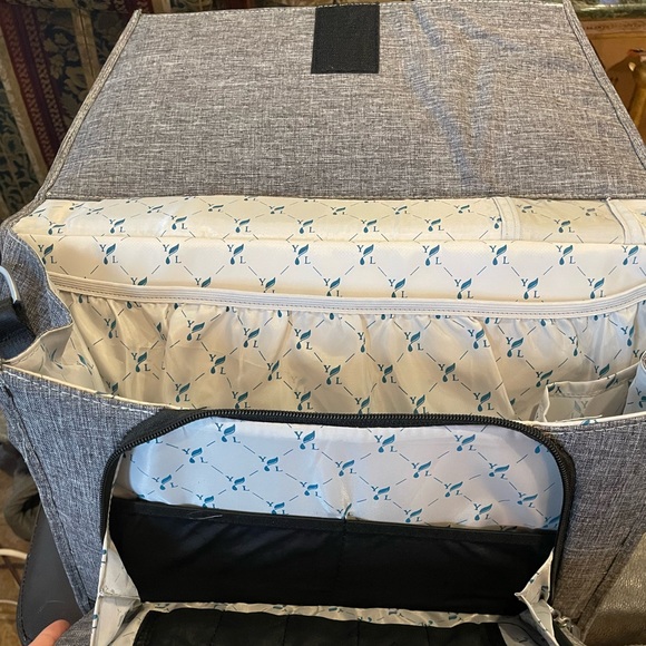 SOLD - Young Living Essential Oils messenger bag - Picture 3 of 3